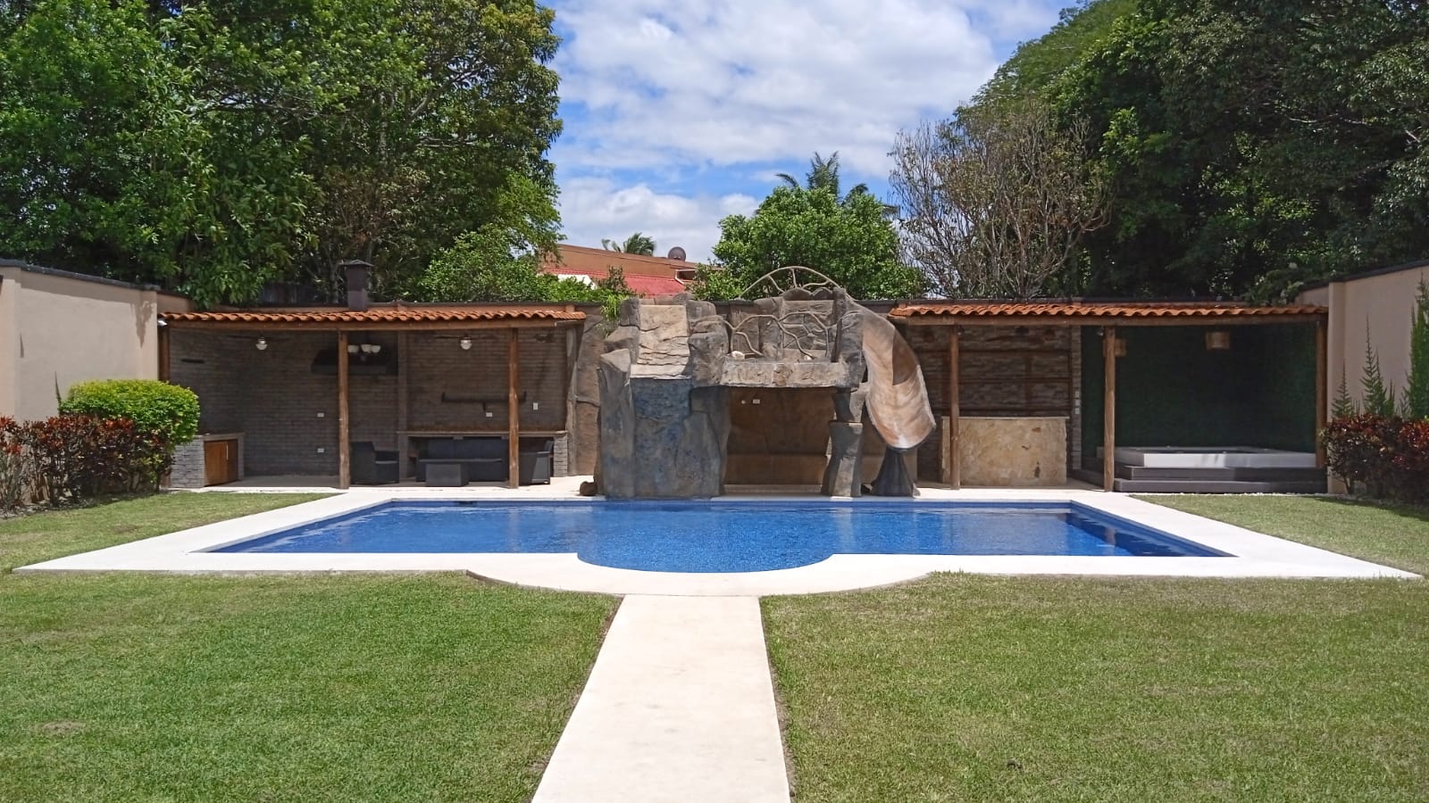 House for rent or sale Ciudad Colon with pool