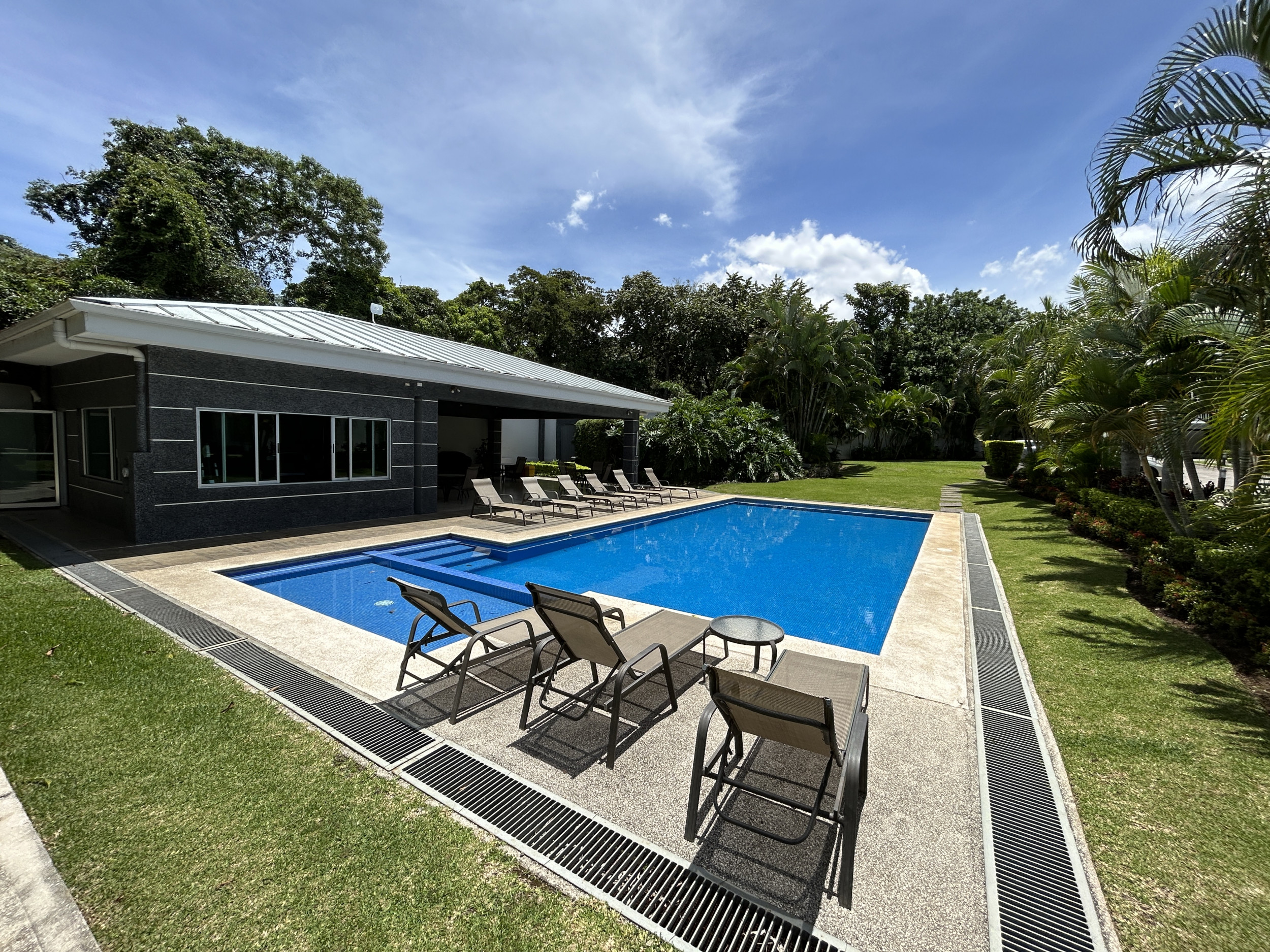 Contemporary House for Sale in Gated Community in Santa Ana