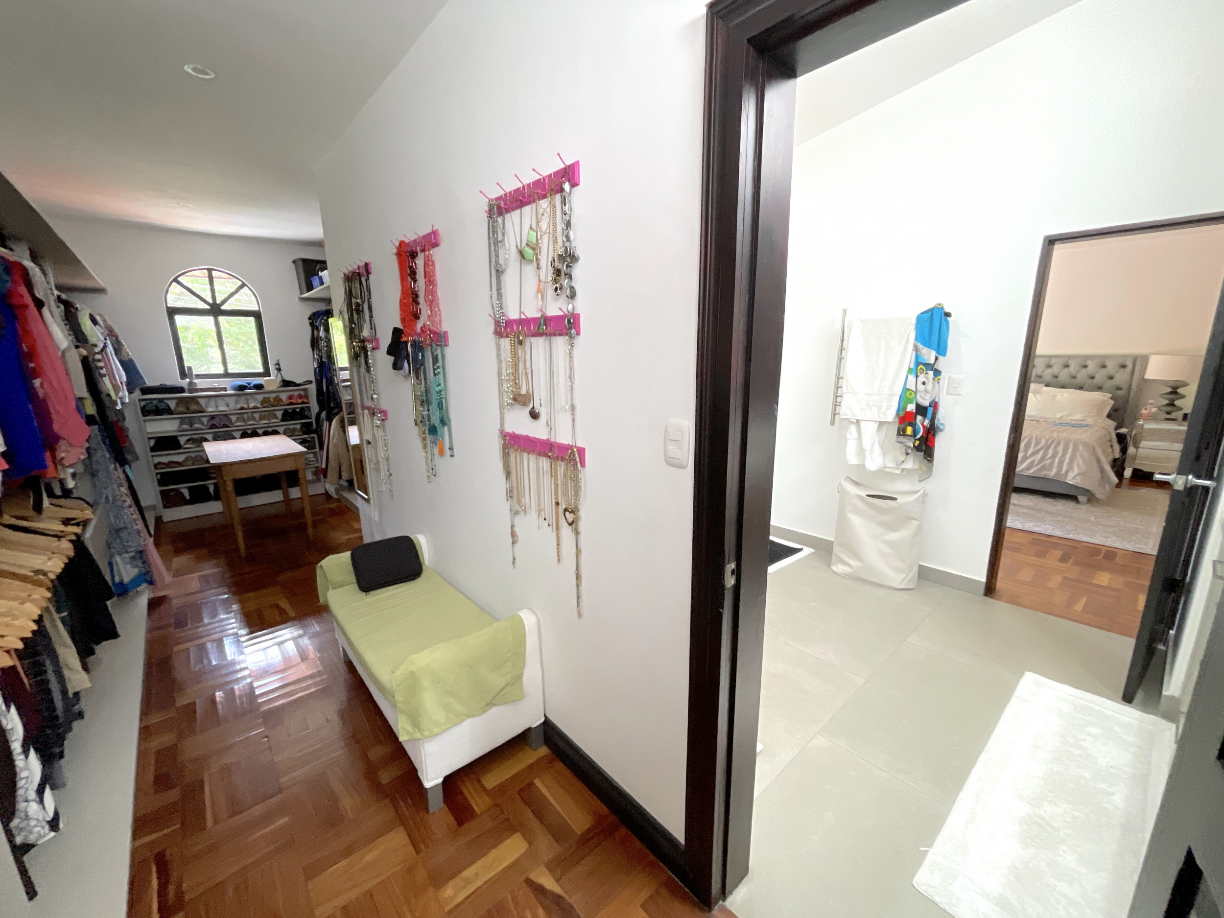 Ample House in Gated Community with 24/7 Security, Private Pool, and Jacuzzi in Escazu
