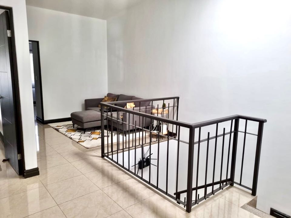 Spacious and Elegant Home for Sale in Santa Ana Hills: Modern Design, Amenities, and Security SOLD