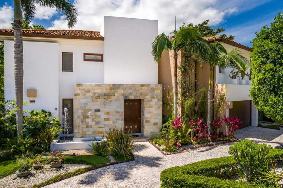 Luxurious Hacienda Lindora Home with Pool, Tennis Court, and More for Sale in Santa Ana SOLD