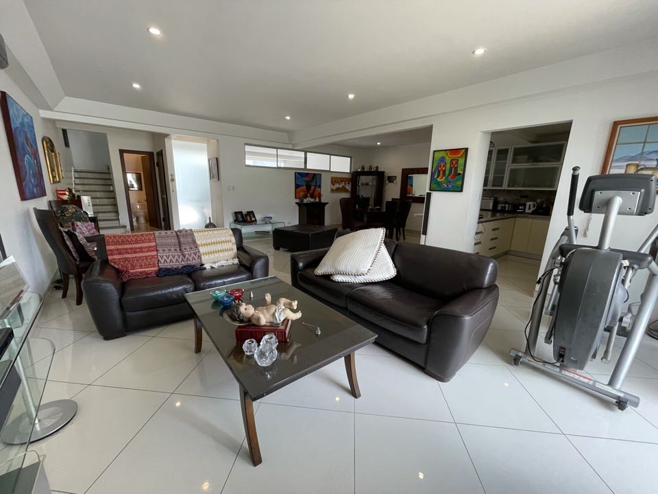 Modern Elegance: Contemporary House for Sale or Rent in Escazú Condominium