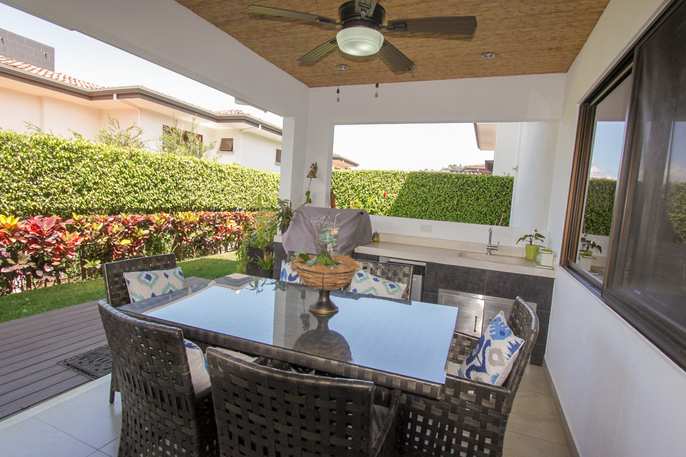 House for Sale: Lomas del Valle Condominium, Santa Ana