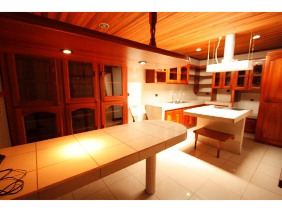 Spacious Two-Story Building in Prime San Pedro Location - Ideal for Business or Offices
