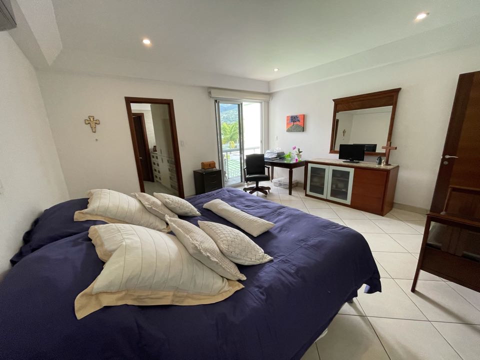 Modern Elegance: Contemporary House for Sale or Rent in Escazú Condominium