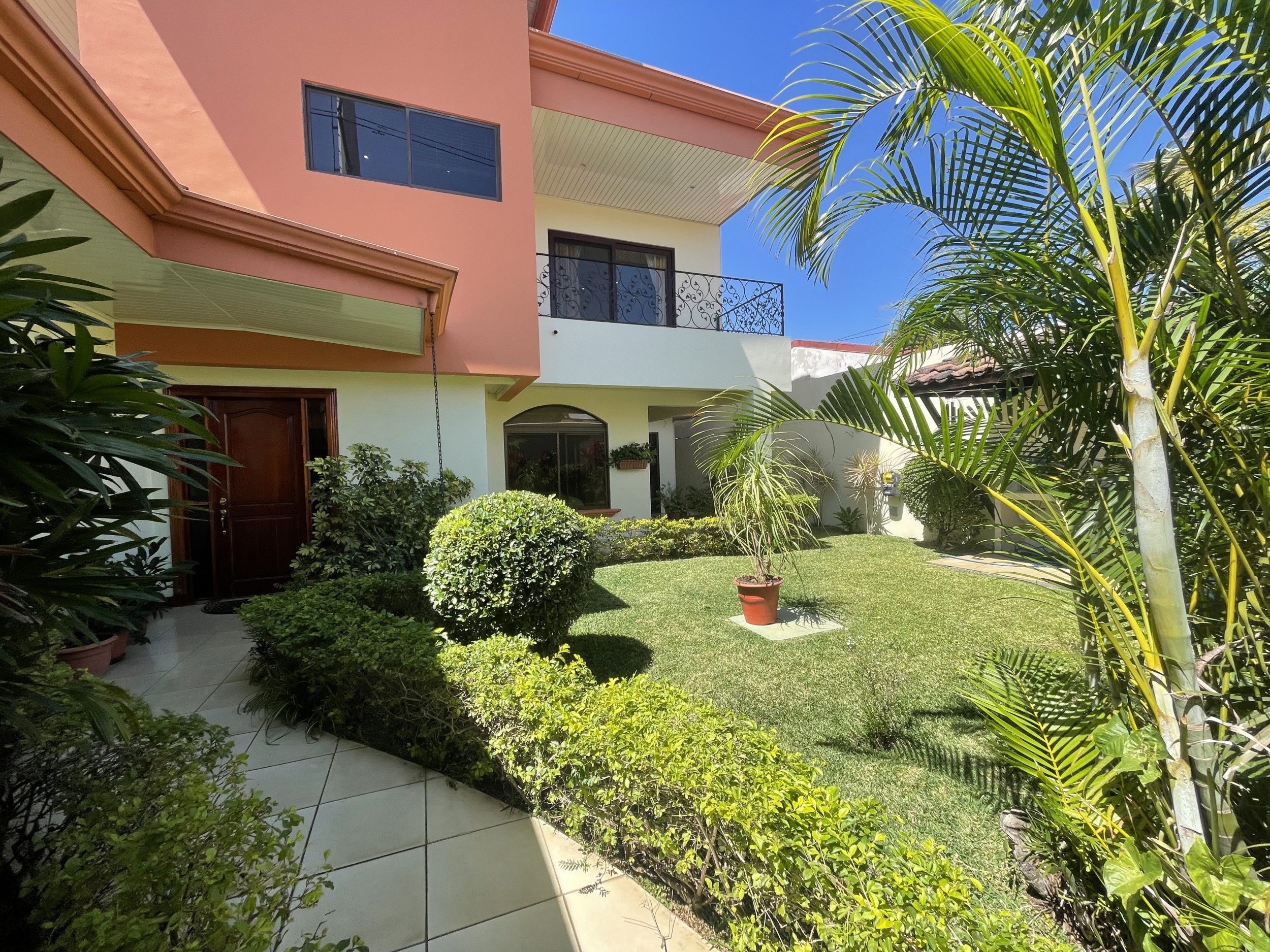 Elegant home for sale, Bosque de Doña Rosa, Cariari, Belen