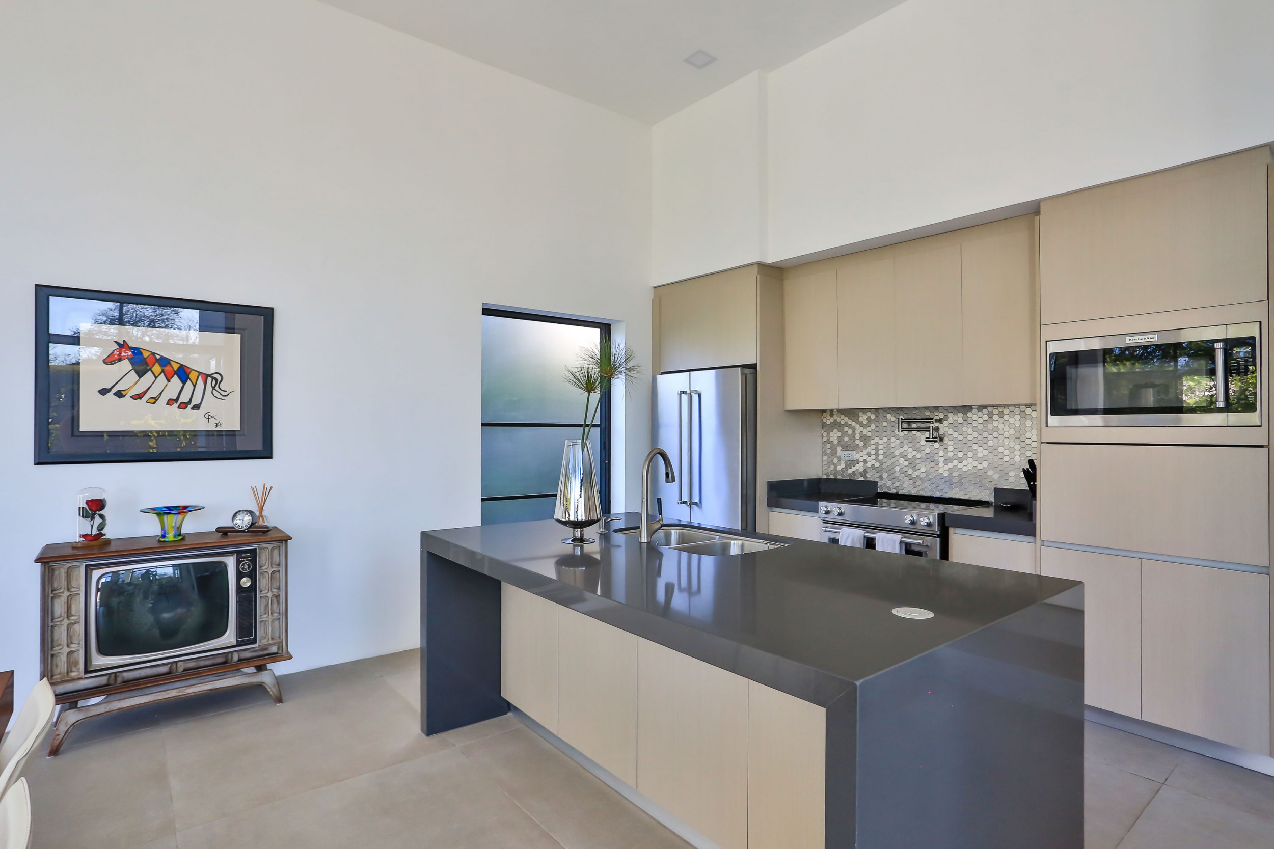 Modern Minimalist Gem for sale in Hacienda Los Reyes SOLD