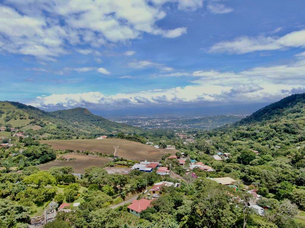 Prime 7.2-Hectare Estate in Santa Ana: Ideal for Family Living, Equestrian Facilities, or Spa Retreat