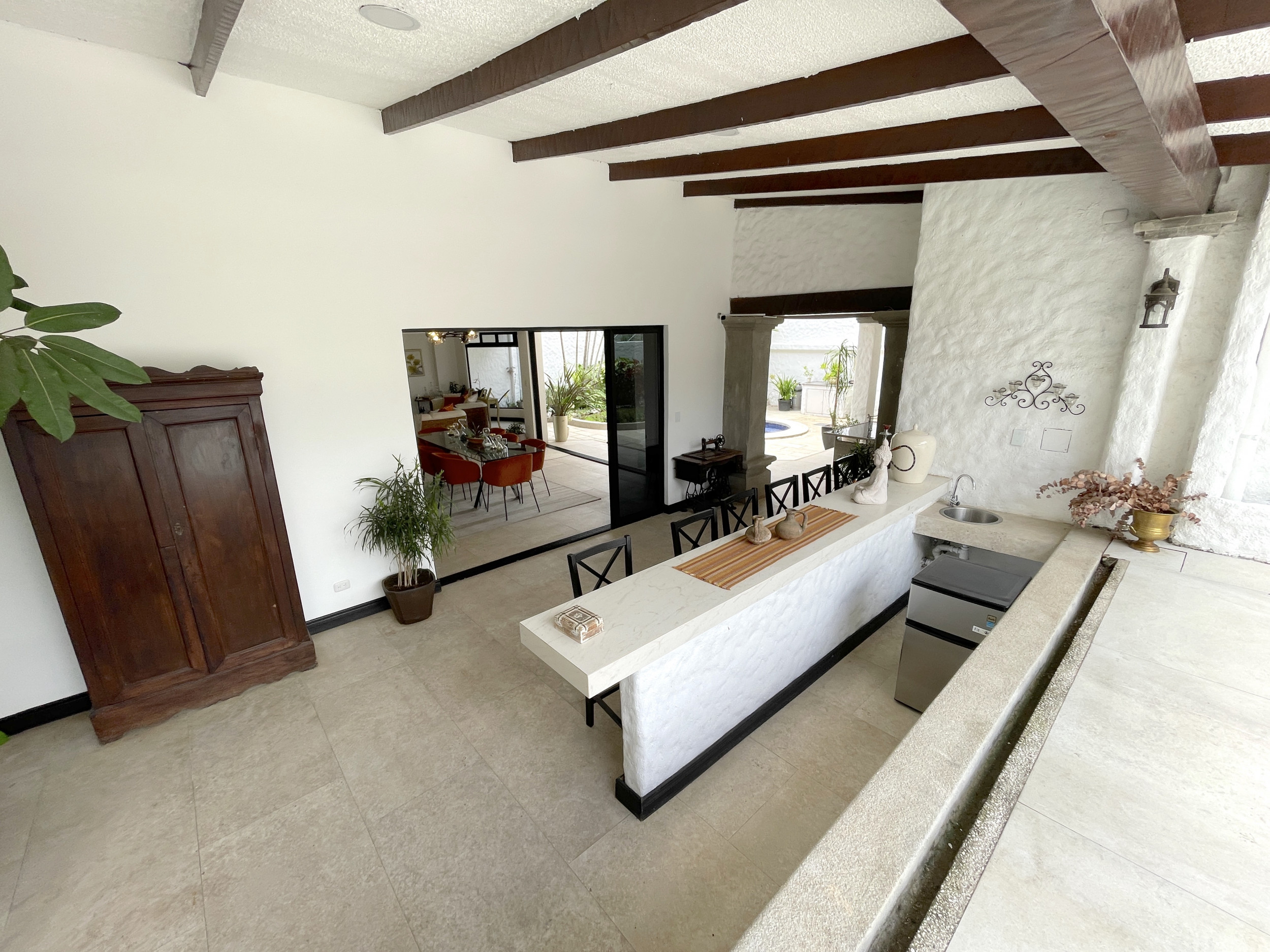 Ample House in Gated Community with 24/7 Security, Private Pool, and Jacuzzi in Escazu