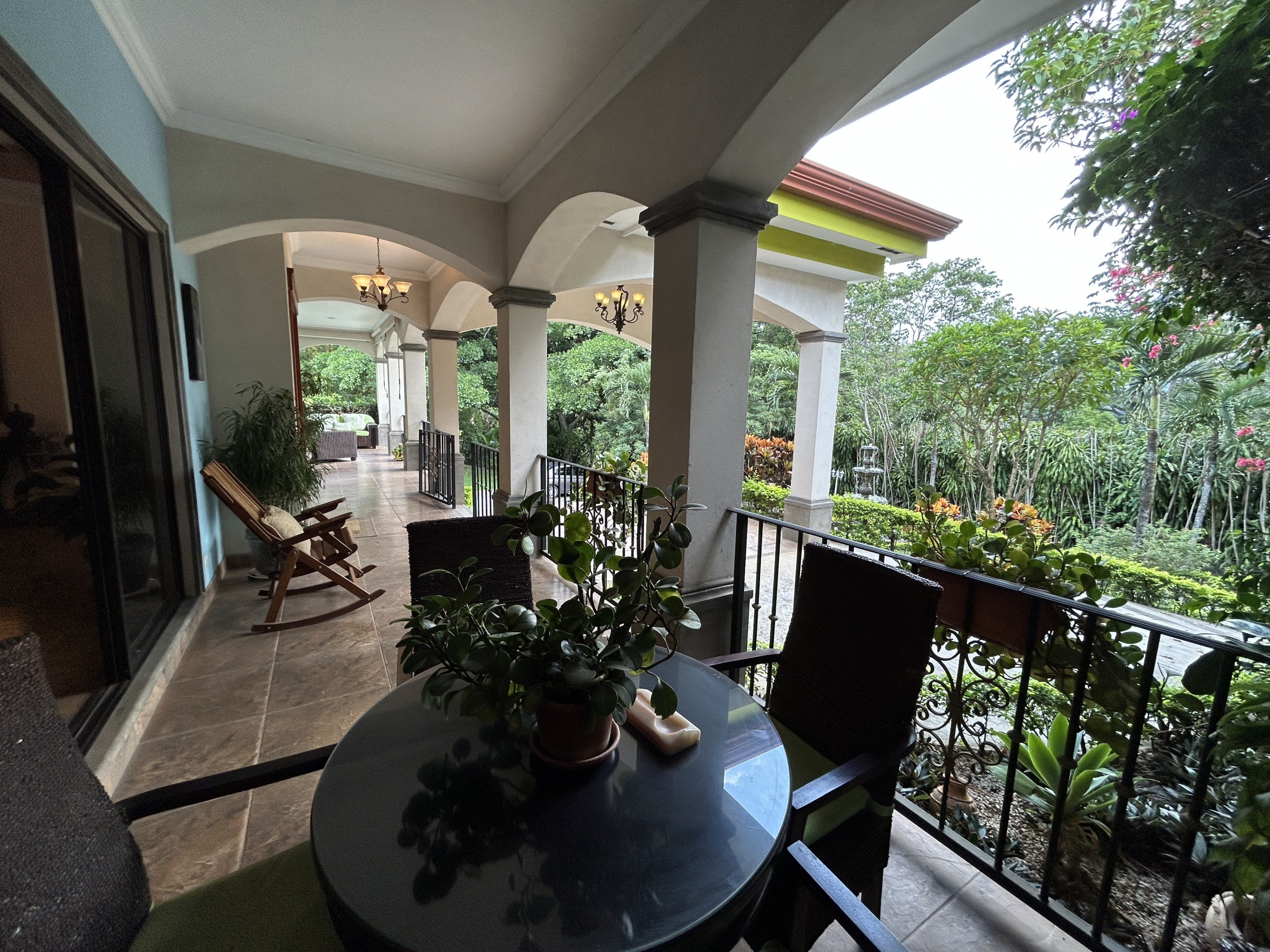 Serenity and Style: Captivating Single-Story Residence with Panoramic Garden Views in Central Ciudad Colón