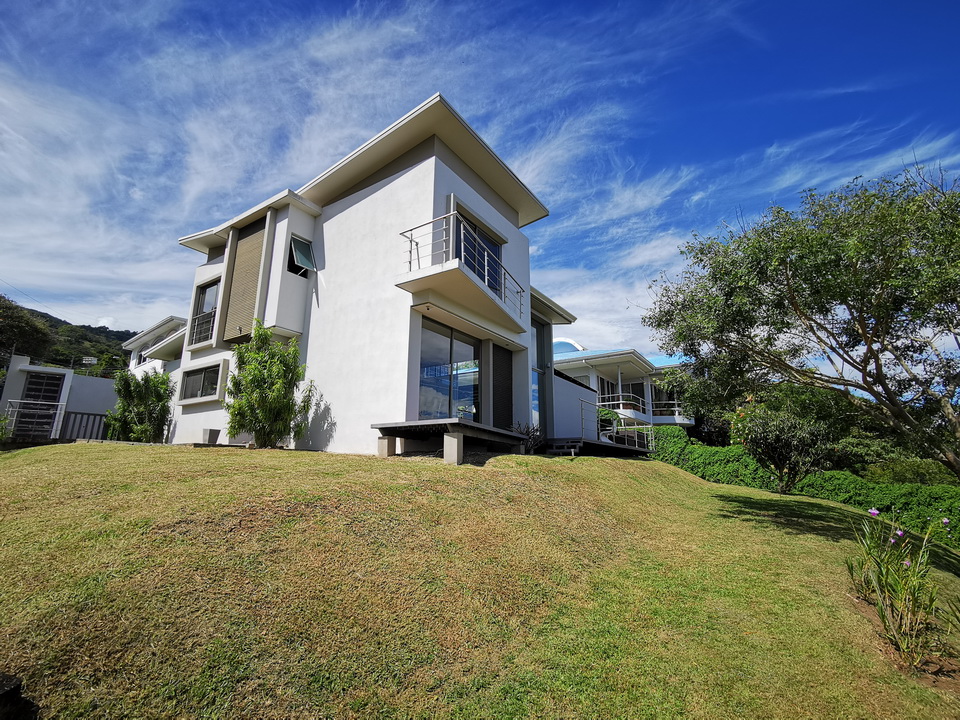 Spectacular Views and Modern Elegance: Impeccable Residence in San Antonio de Escazú SOLD