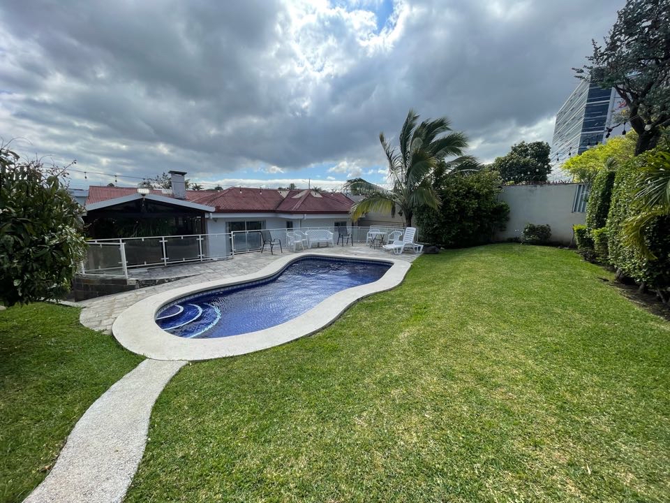 Elegant one-story house in Los Laureles de Escazu with a pool for your enjoyment SOLD