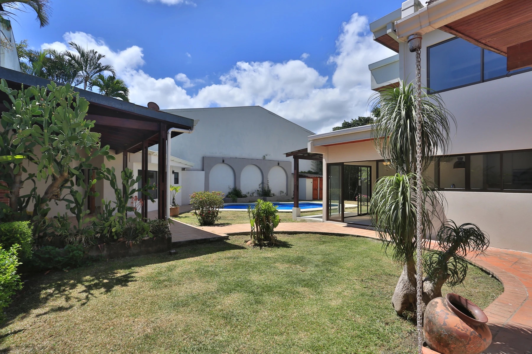 SOLD Escazu, Trejos Montealegre house for sale with pool, Escazu (canton), San José
