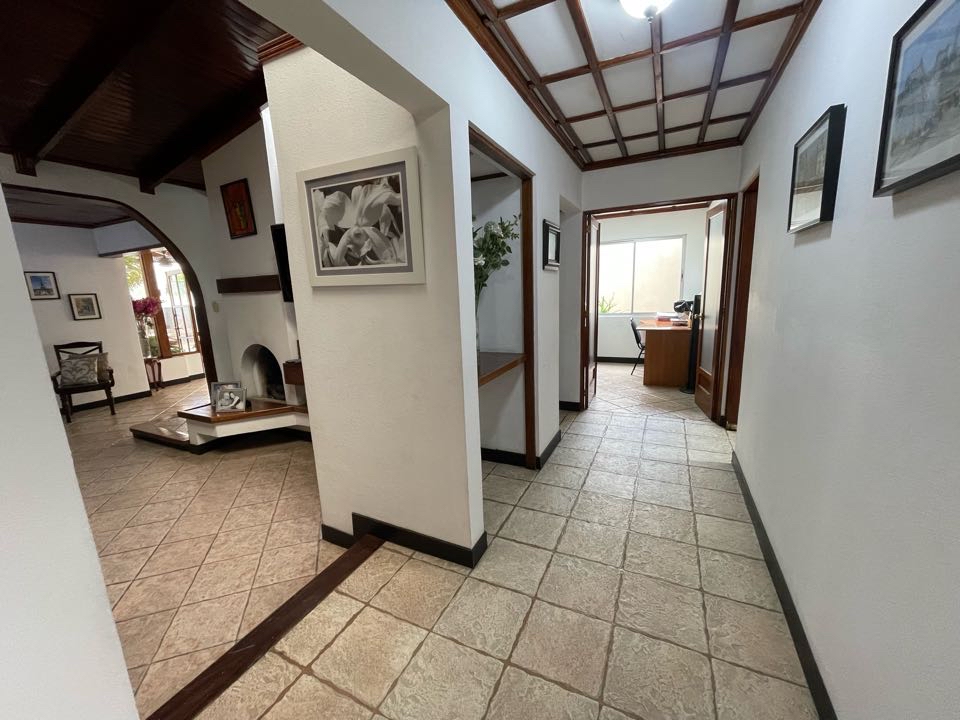 Elegant one-story house in Los Laureles de Escazu with a pool for your enjoyment SOLD