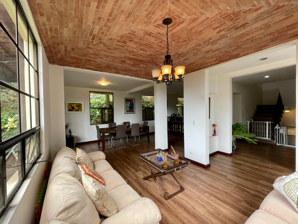 House for sale in a gated community in Brasil de Mora