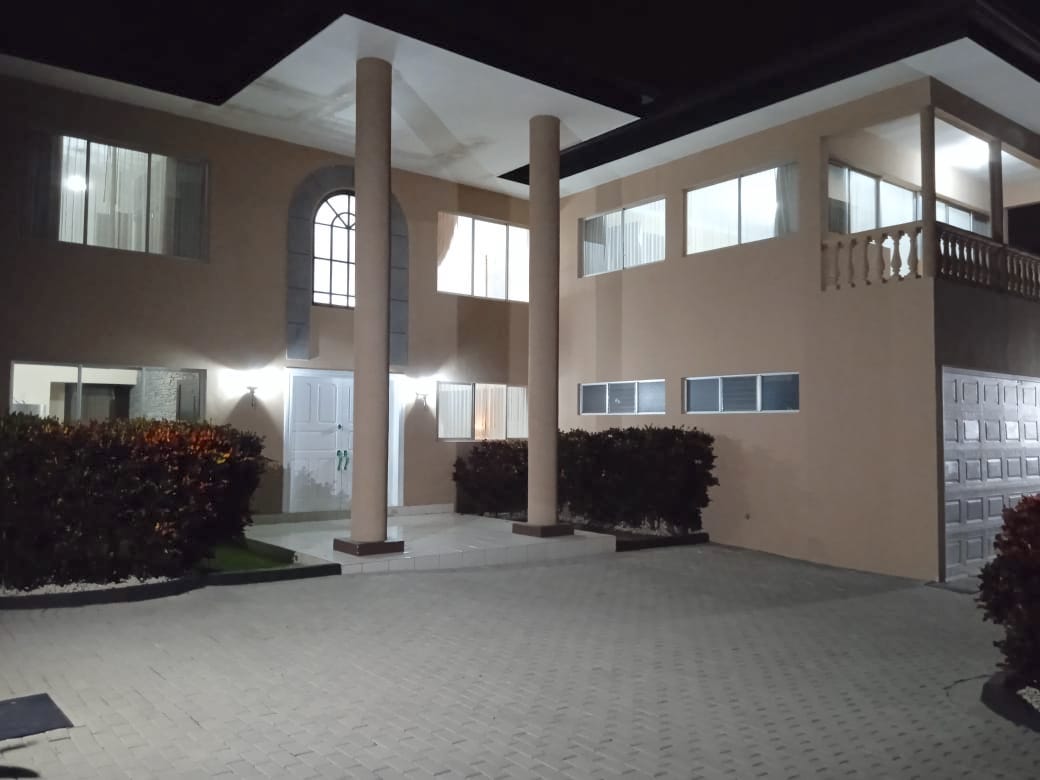 House for sale Ciudad Colon with pool