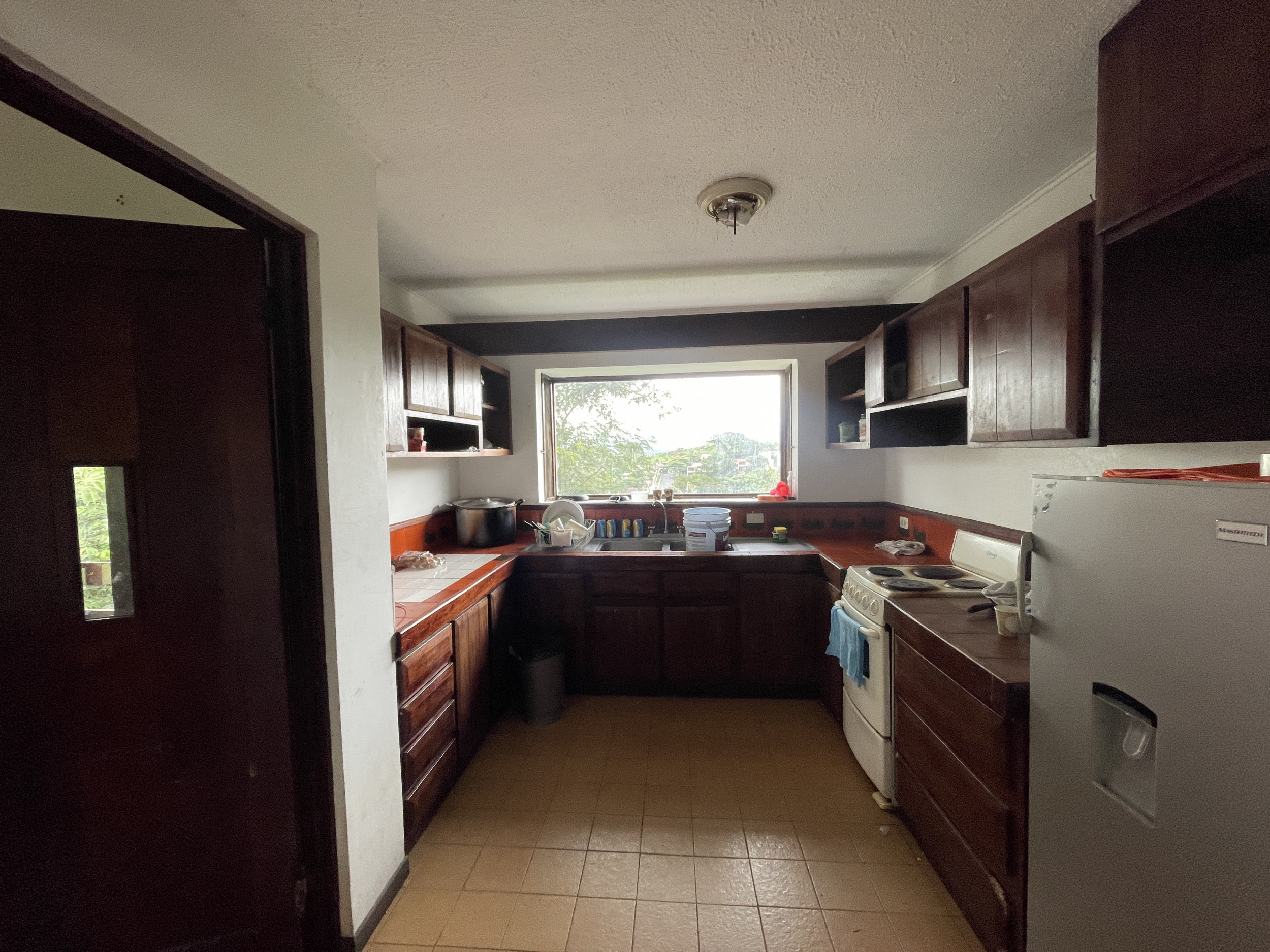 Guachipelin Escazú Fixer Upper home with views to the mountains SOLD