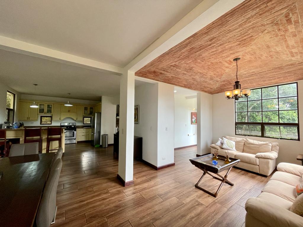 House for sale in a gated community in Brasil de Mora