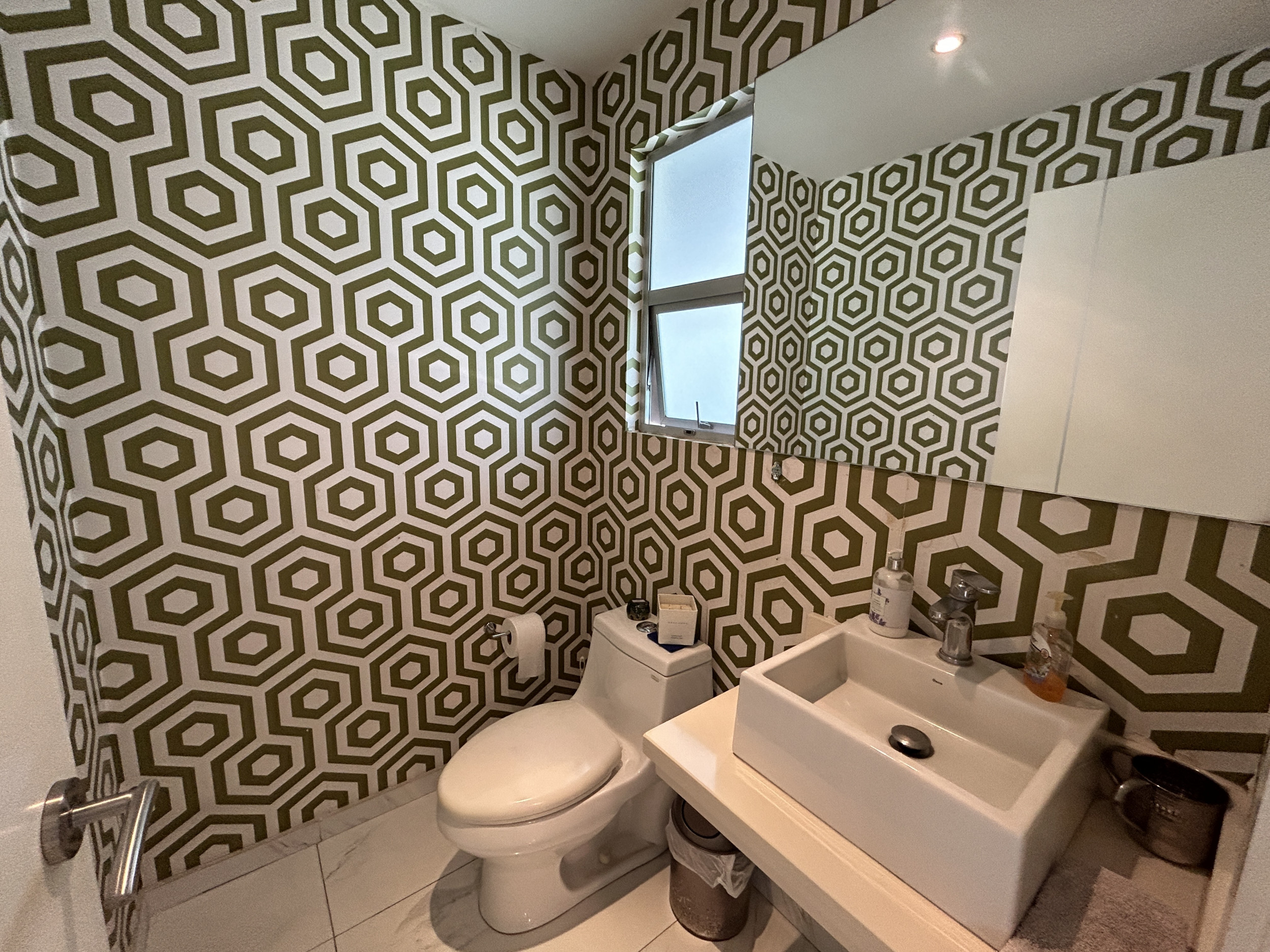 Contemporary House for Sale in Gated Community in Santa Ana
