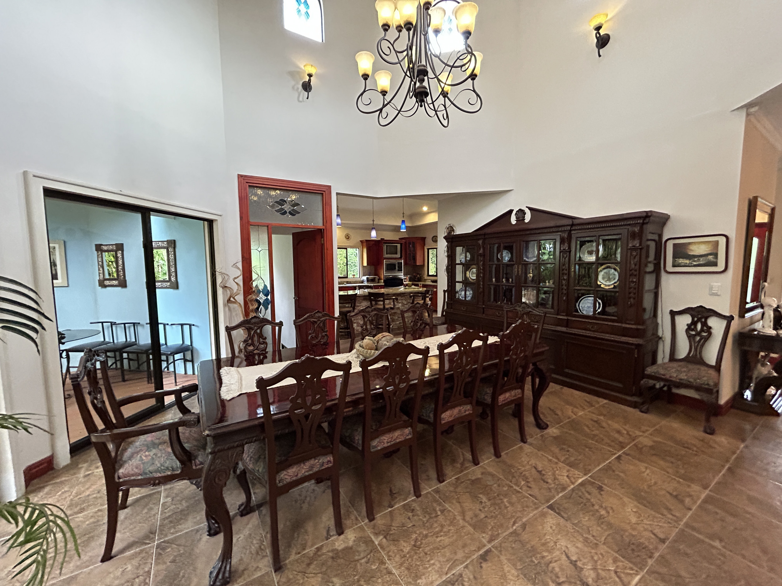 Serenity and Style: Captivating Single-Story Residence with Panoramic Garden Views in Central Ciudad Colón