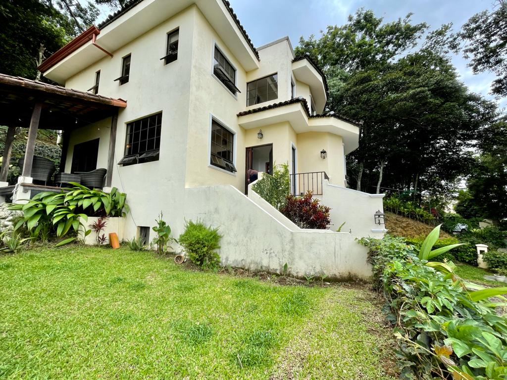 House for sale in a gated community in Brasil de Mora