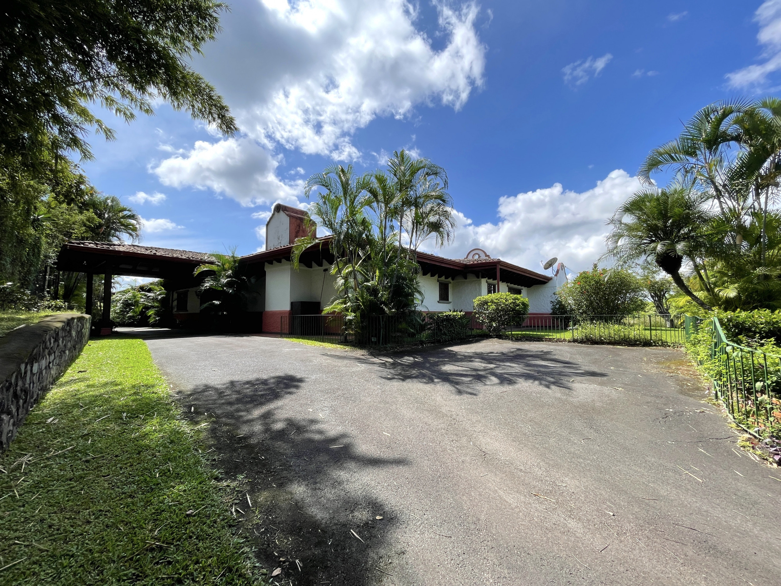 Versatile Estate in Santa Ana, Piedades: Ideal for Hotel, Airbnb, or Development