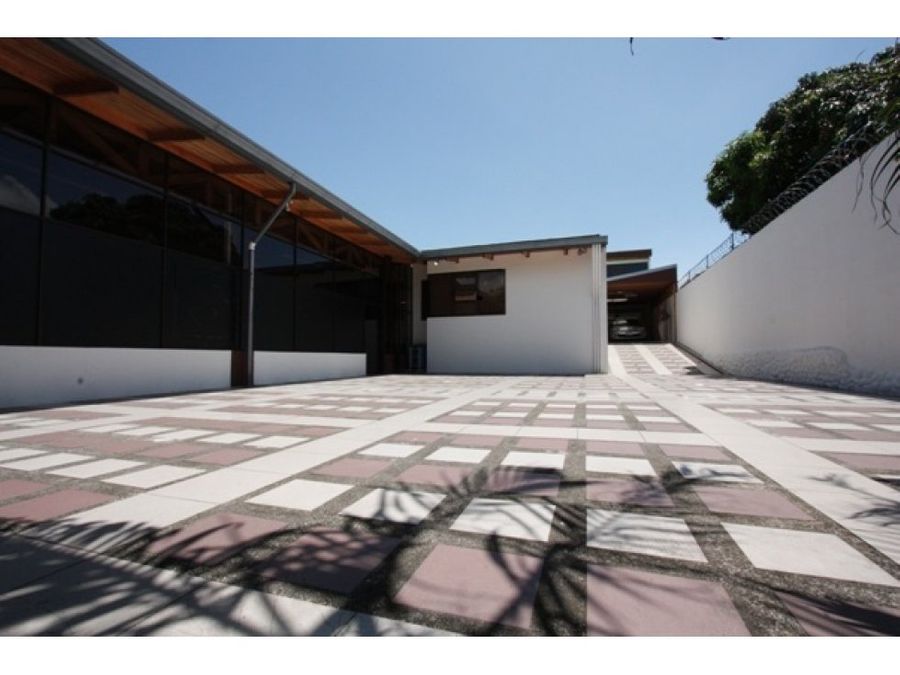 Spacious Two-Story Building in Prime San Pedro Location - Ideal for Business or Offices
