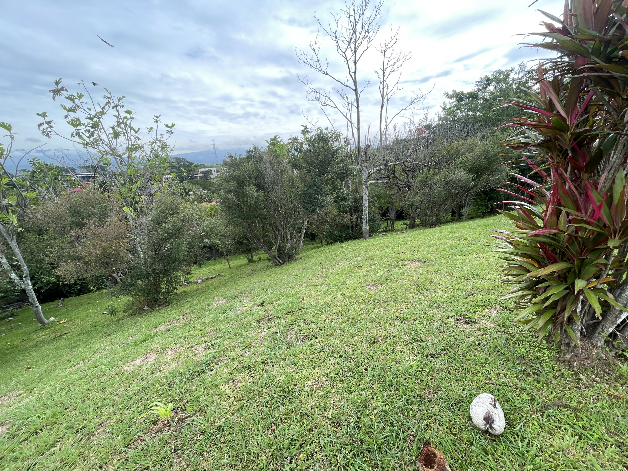 Guachipelin Escazú Fixer Upper home with views to the mountains SOLD