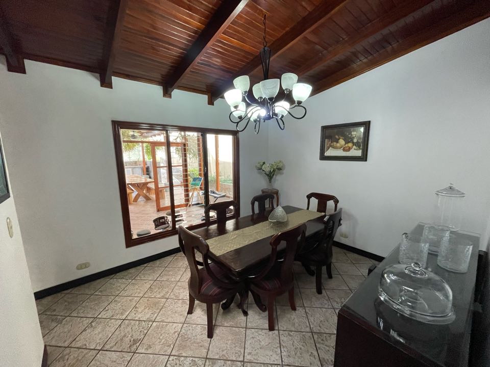 Elegant one-story house in Los Laureles de Escazu with a pool for your enjoyment SOLD