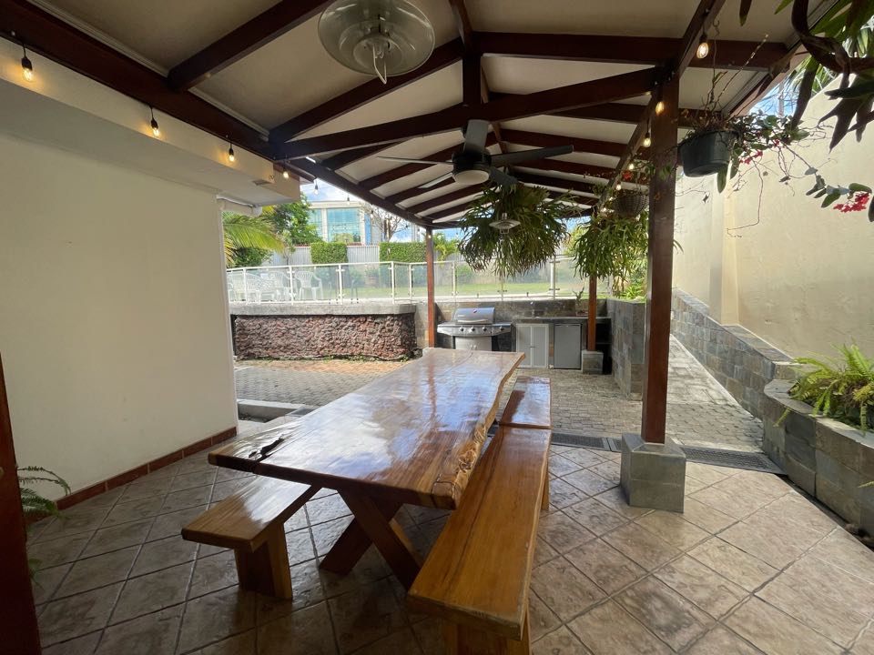 Elegant one-story house in Los Laureles de Escazu with a pool for your enjoyment SOLD