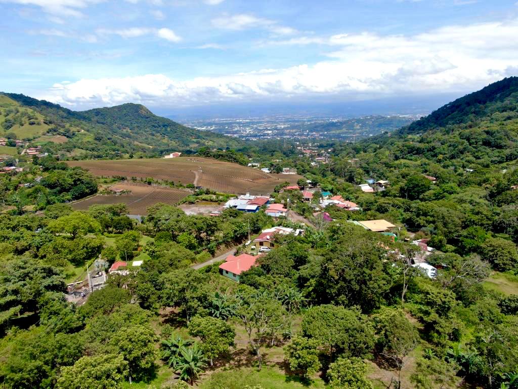 Prime 7.2-Hectare Estate in Santa Ana: Ideal for Family Living, Equestrian Facilities, or Spa Retreat