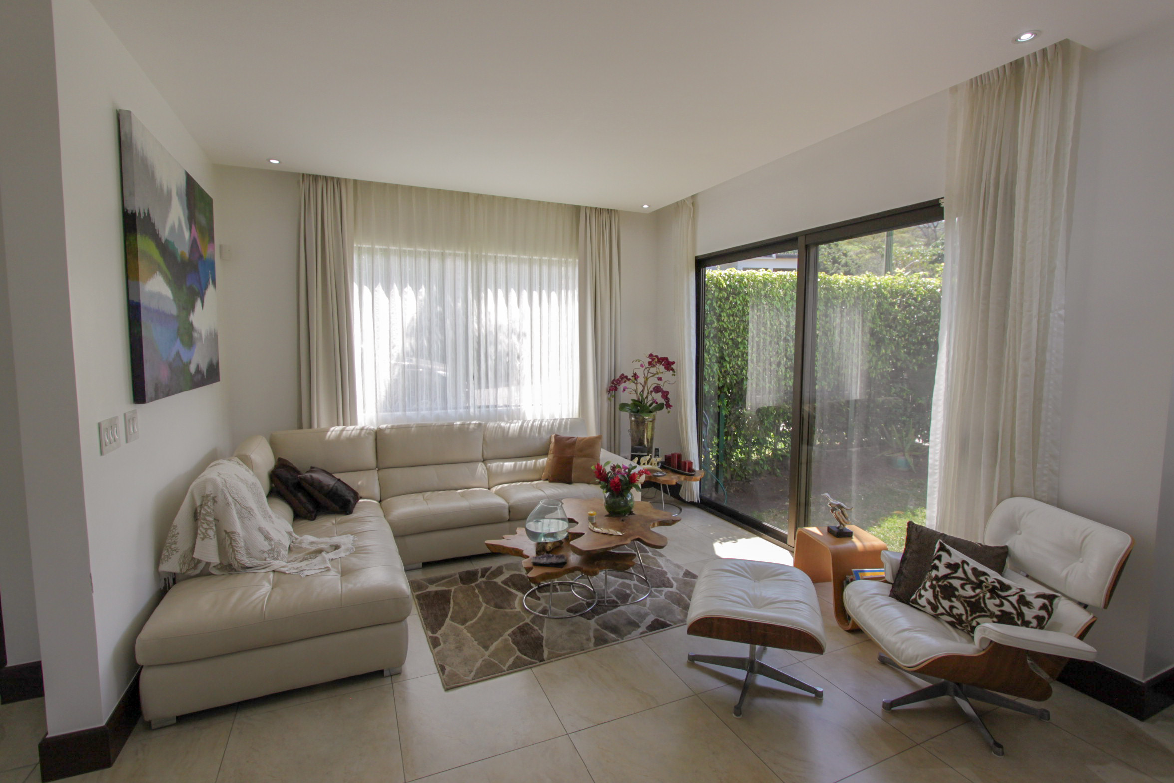 House for Sale: Lomas del Valle Condominium, Santa Ana