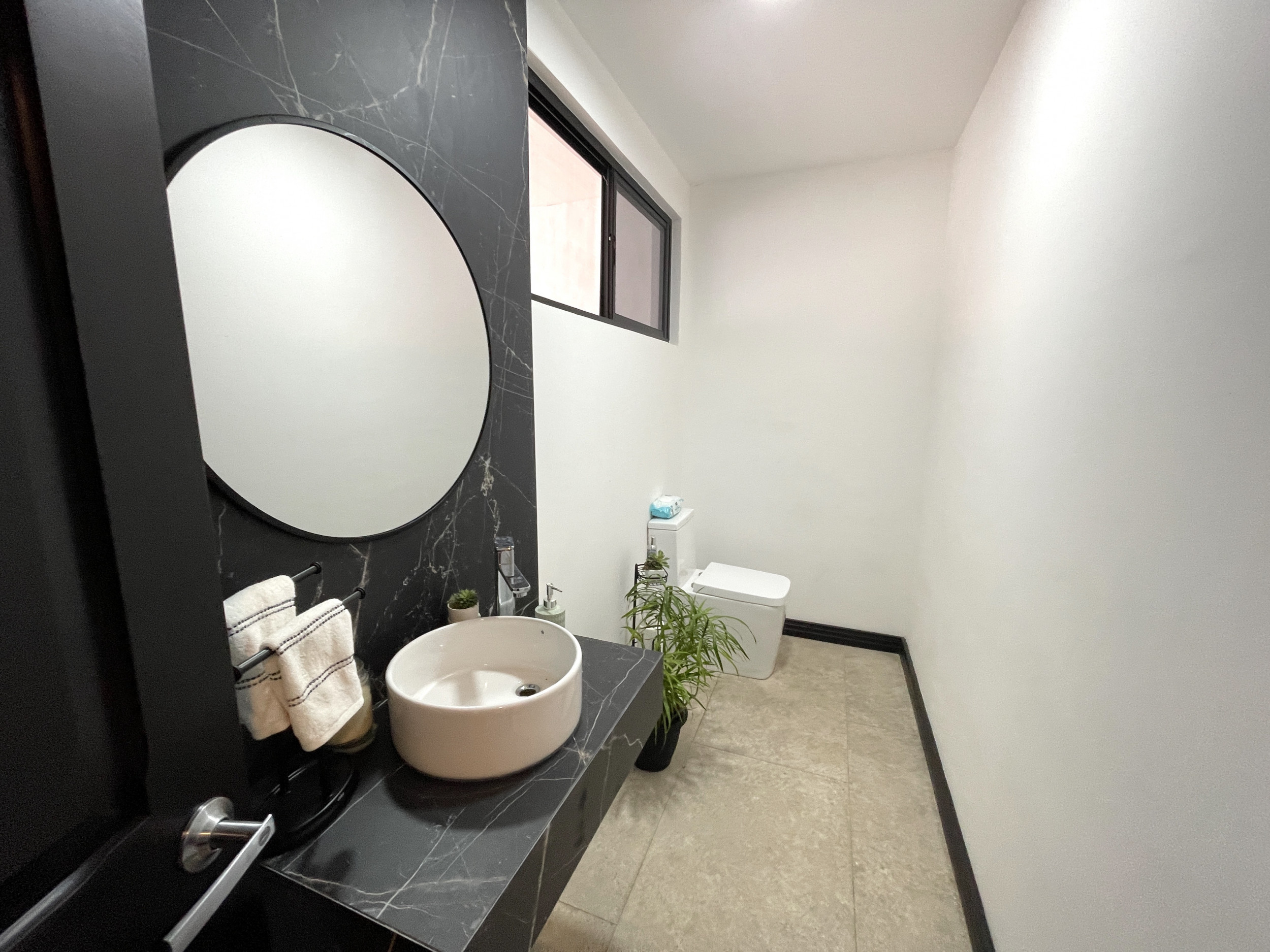Ample House in Gated Community with 24/7 Security, Private Pool, and Jacuzzi in Escazu