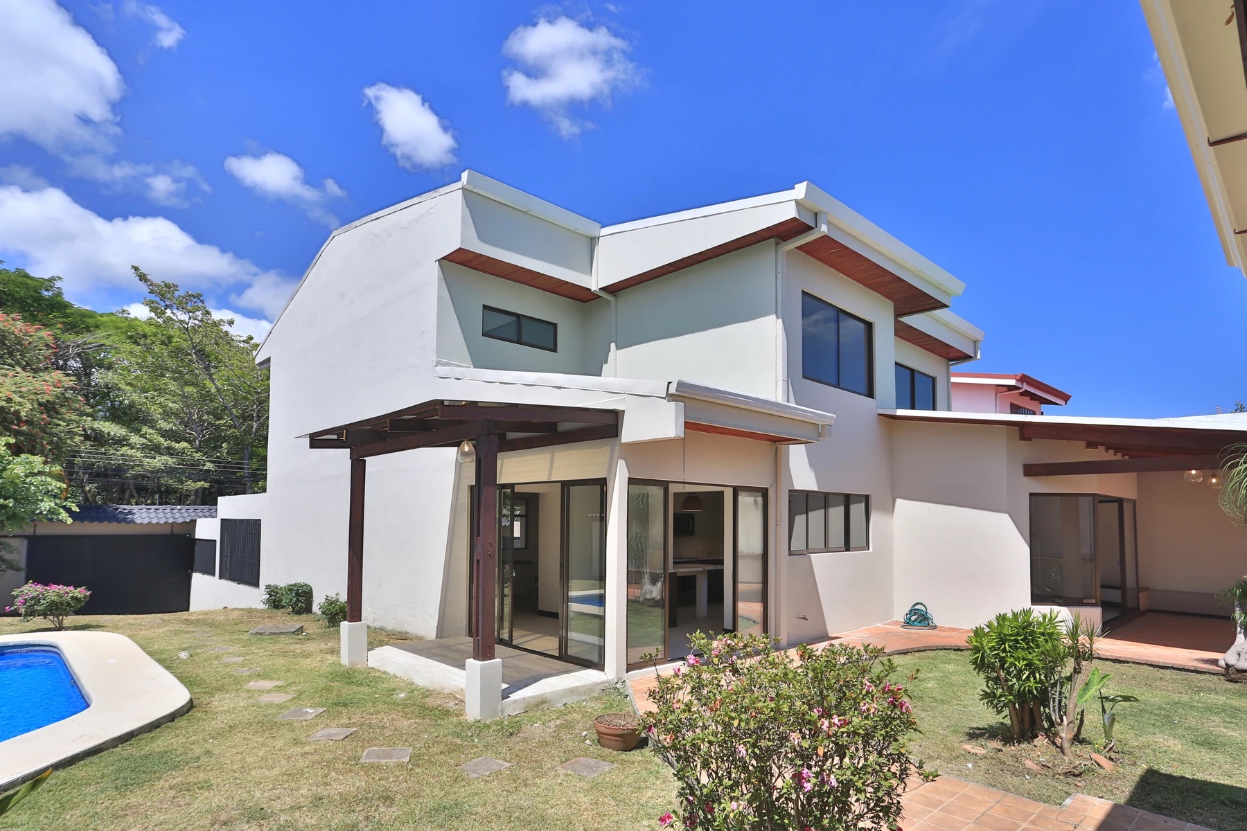 SOLD Escazu, Trejos Montealegre house for sale with pool, Escazu (canton), San José