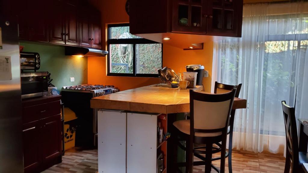 Nature-Enveloped Elegance: 3BR Home with Views in Ciudad Colon, Only 6 Blocks from the Center