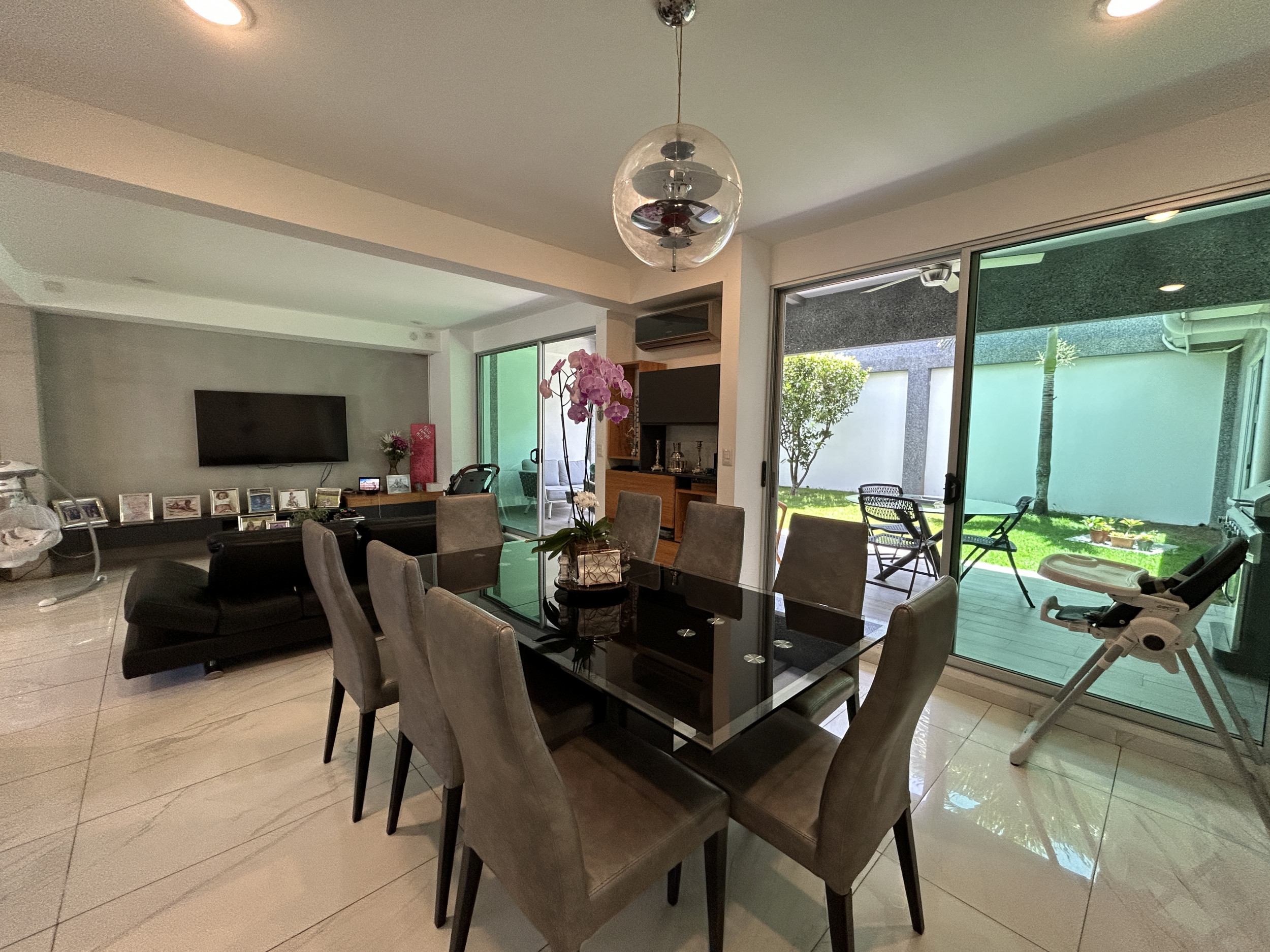Contemporary House for Sale in Gated Community in Santa Ana