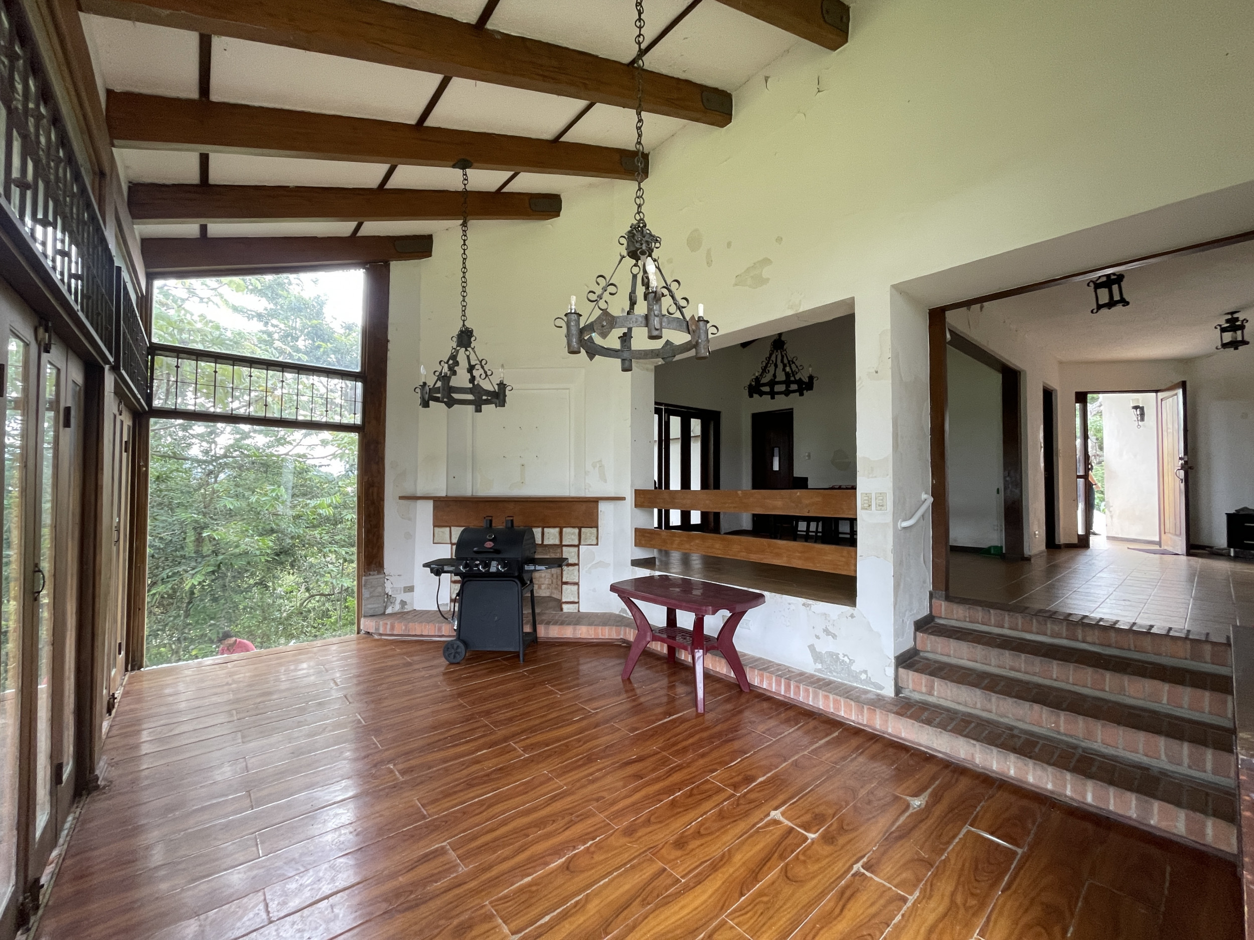 Guachipelin Escazú Fixer Upper home with views to the mountains SOLD