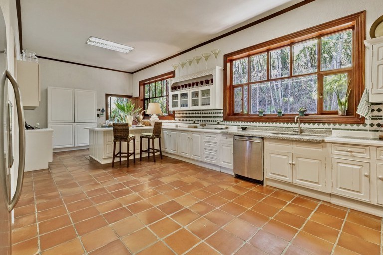 Versatile Estate in Santa Ana, Piedades: Ideal for Hotel, Airbnb, or Development