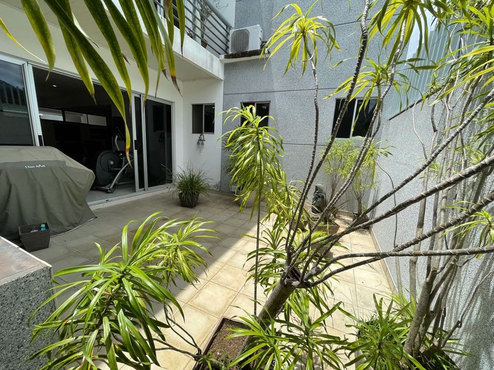 Modern Elegance: Contemporary House for Sale or Rent in Escazú Condominium
