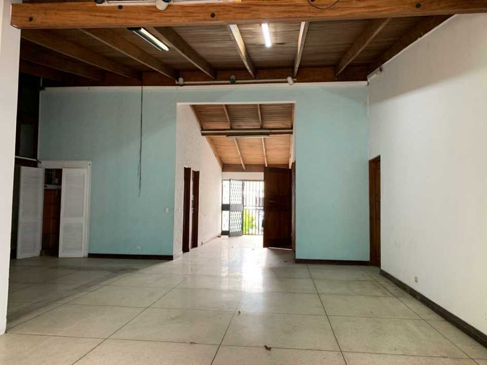 House in Sabana fixer upper