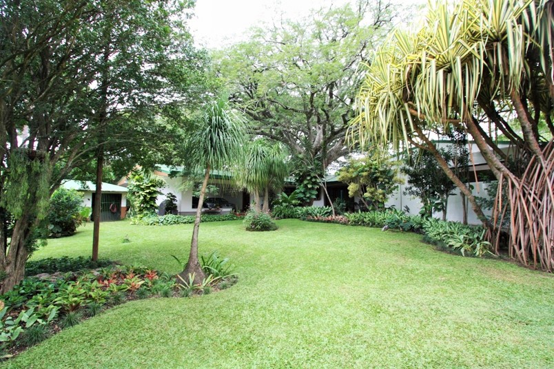 House for sale Santa Ana, in private gated community, Santa Ana, San José