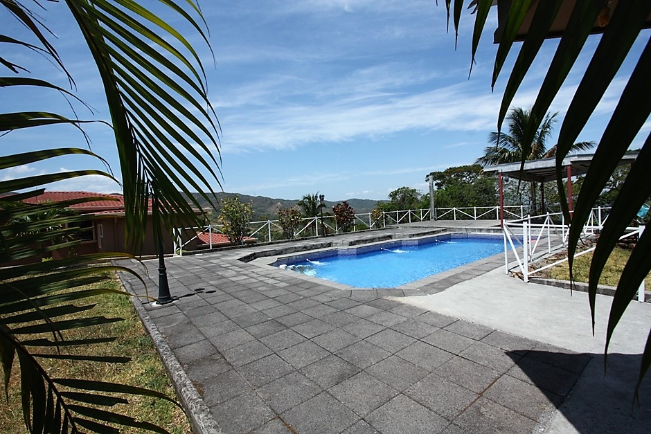 Ciudad Colon, property for sale with 4 houses, with 2,7 acres land