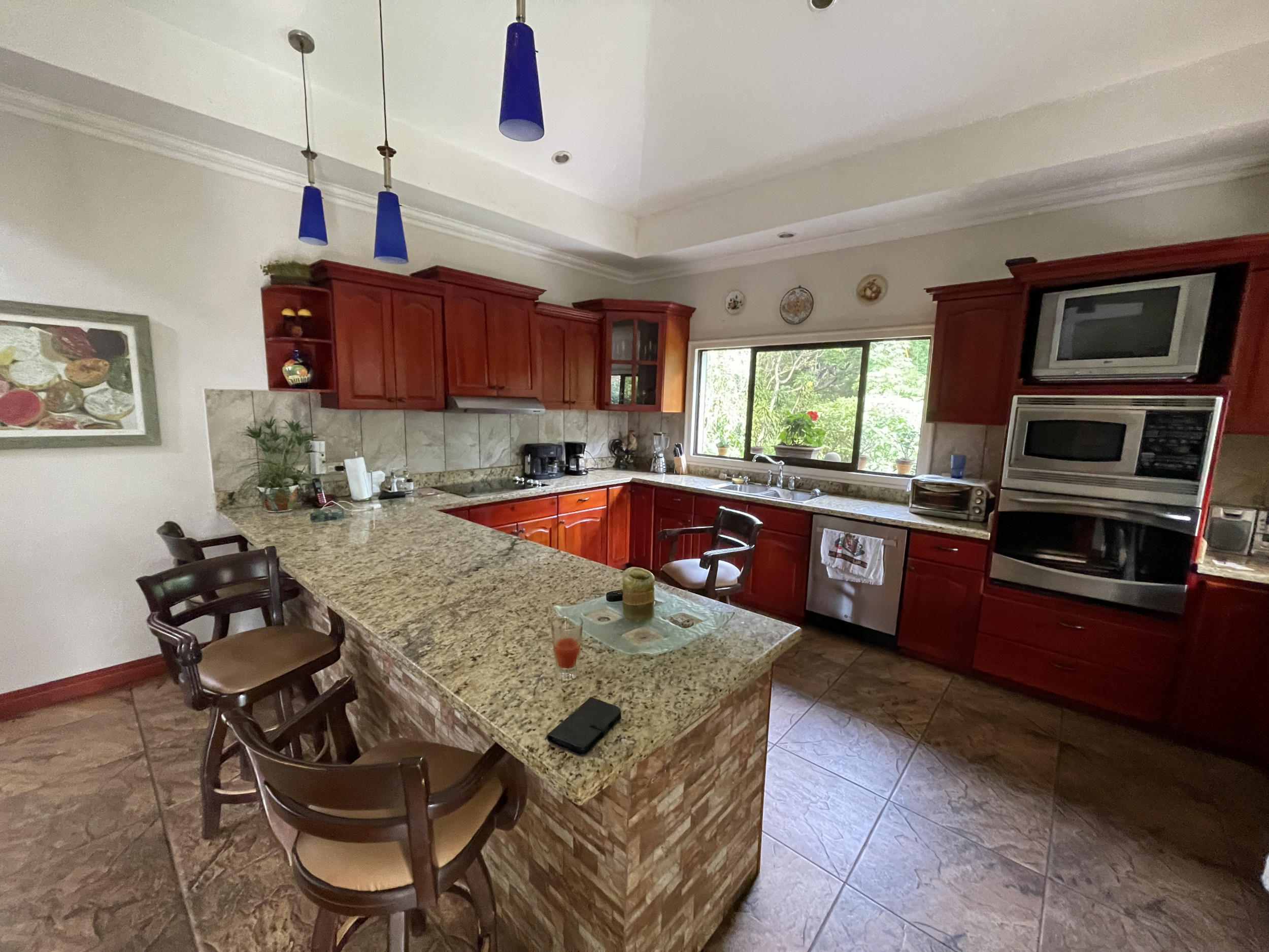 Serenity and Style: Captivating Single-Story Residence with Panoramic Garden Views in Central Ciudad Colón