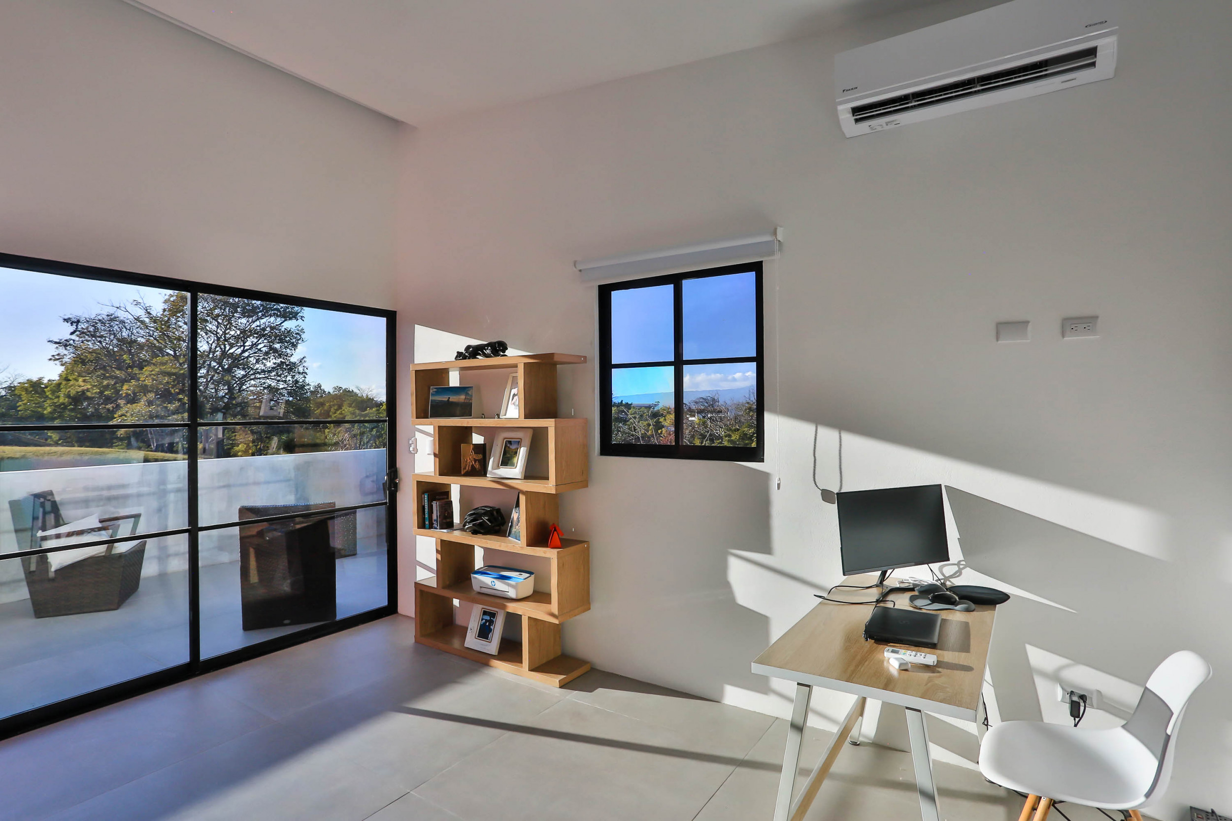 Modern Minimalist Gem for sale in Hacienda Los Reyes SOLD