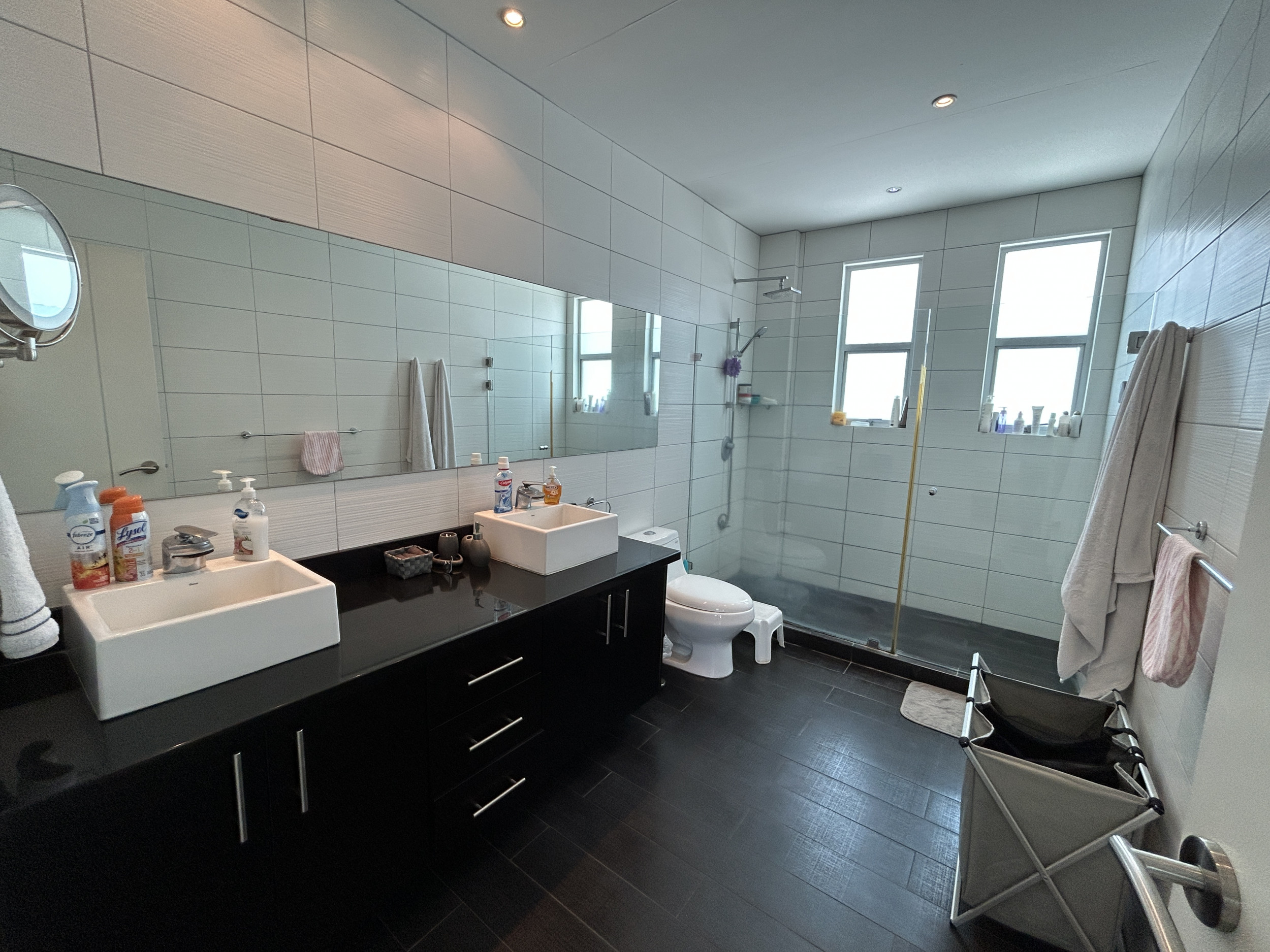 Contemporary House for Sale in Gated Community in Santa Ana