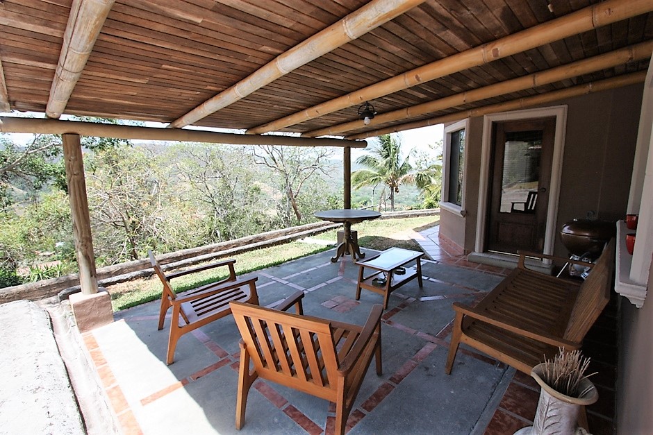 Ciudad Colon, property for sale with 4 houses, with 2,7 acres land