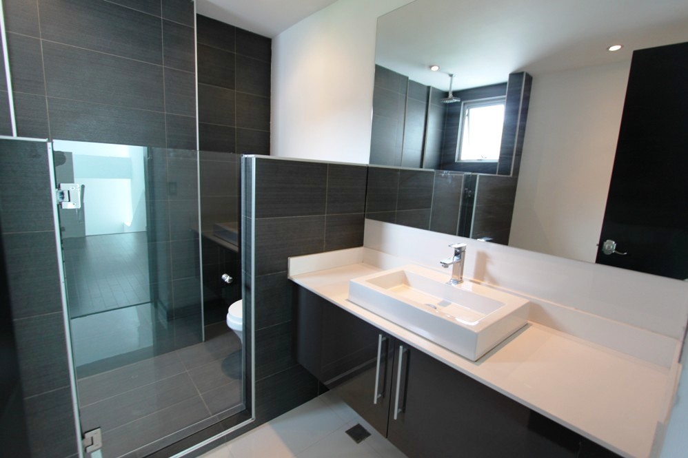 Contemporary 3-Level House with Rooftop in Escazu, Near Multiplaza and Distrito 4