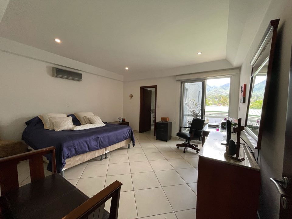 Modern Elegance: Contemporary House for Sale or Rent in Escazú Condominium