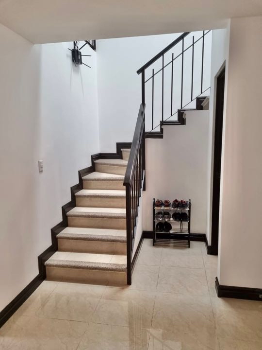 Spacious and Elegant Home for Sale in Santa Ana Hills: Modern Design, Amenities, and Security SOLD