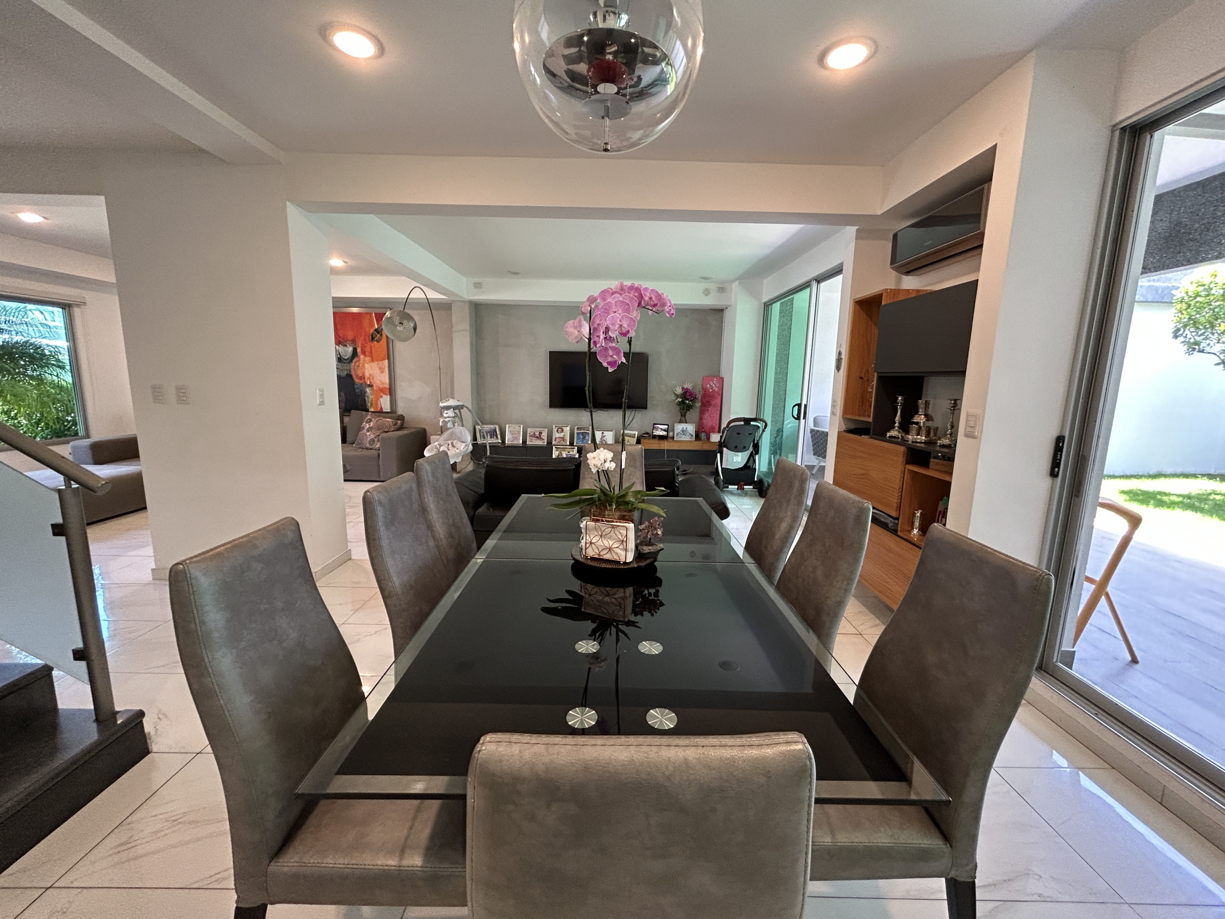 Contemporary House for Sale in Gated Community in Santa Ana